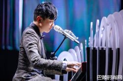 林俊杰演唱会合肥开唱 粉丝选择向日葵替JJ应援