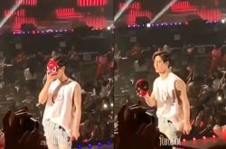 GOT7演唱会Mark遭观众攻击 被台下丢出重物直接砸脸