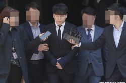 胜利兵役延期到期 PSY被警方传唤调查