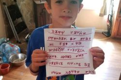 小粉丝用瓦干达文字写信给黑豹 本尊亲自回信了