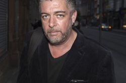 《蝙蝠侠》男星卡尔希尔斯睡梦中逝世 享年47岁