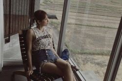 袁艾菲晒逆天长腿 小腹微凸真实身材秒曝光