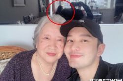 黄晓明回老家探亲 拍照的不是baby