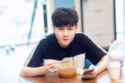 洪雨雷家境父母揭秘 贫苦家庭也能出歌手