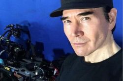 58岁费翔暴瘦脸凹近照曝光 粉丝看了超心疼