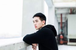 许魏洲代言在圈中的排名 代言代到手抽筋