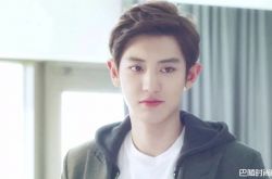 朴灿烈为什么总去日本？裤子没拉拉链是怎么回事