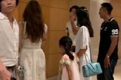 林志玲婚后和老公合体 Akira拄拐杖疑负伤