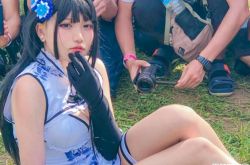 Coser ALL穿着性感参展 被摄影师偷拍私处崩溃