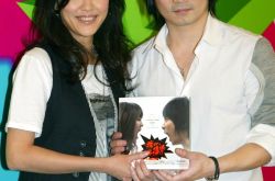 五月天石头老婆紧急送医 急诊室深情护妻