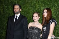 朱丽安·摩尔女儿照片曝光 进入演艺圈担任制片助理