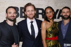 汤姆希德勒斯顿台上接吻 女粉丝台下自嘿