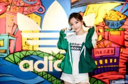 冯提莫亲妹妹照片曝光 小学身高近150cm了