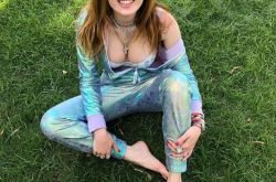 贝拉索恩大尺码爆腋毛 双性恋是真的吗