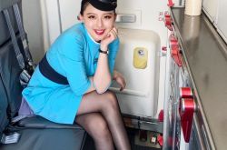 空姐Zena黑丝袜配长腿超逆天 脱下制服太凶了