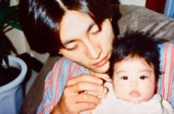 明日花绮罗童年照曝光 