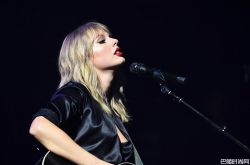 泰勒偷拍片外流 男友的恶作剧吗