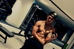 吴尊40岁生日晒肌肉照 网友全跪了