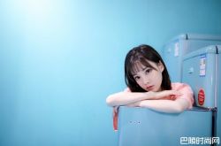 冯提莫出道最大尺度 腿一抬就走光拍杜蕾斯广告