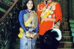 泰王拉玛十世瓦吉拉隆功四任妻子揭秘 感情生活花花公子