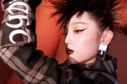 吴宣仪拍摄杂志封面 暗黑系造型遭批