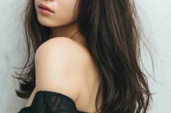 日本女星马场富美加登封面 挑战上空秀惹火双峰