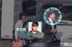 贾乃亮片场照曝光 李小璐亲密片曝光不影响