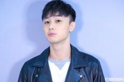 施柏宇年龄生日资料简介 情史浪漫买玫瑰哄女友