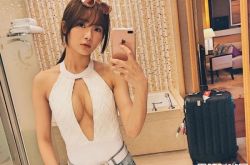 舒子晨好身材深藏不露 分享工作照性感又可爱