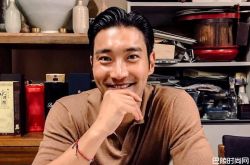 崔始源被逼退团 因点赞事件道歉