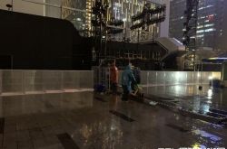 高以翔遗体运出医院做防腐 5黑衣人严守太平间