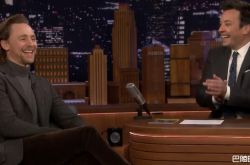 洛基试镜雷神索尔片段曝光 头顶金发挥舞雷神之槌