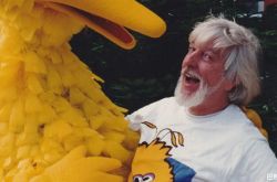 芝麻街大鸟表演家Caroll Spinney 家中逝世享年85岁