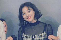 朴志效被粉丝绊倒 忍不住痛到哭出声