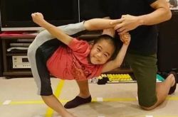 7岁日本小男孩模仿李小龙全球爆红 近况曝光全身肌肉炸裂