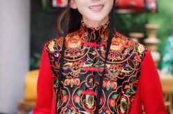 杨丽萍20年未剪指甲 照片曝光粉丝吓坏了