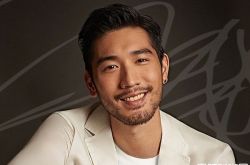 高以翔离世后第一个圣诞节 女友Bella陪高家爸妈过节