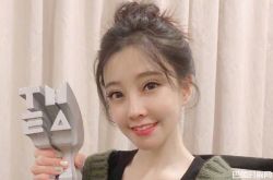 冯提莫跨年合唱潘玮柏 高人气还被批