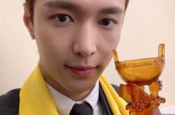 张艺兴海外收购口罩 捐21.5万口罩给武汉