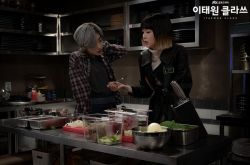 李珠英上夜店大变身 及胸波浪发蛮腰露香肩暴动