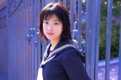 小向美奈子闪电结婚 3度染毒入狱女王下架