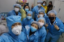 高鑫当义工做口罩怎么回事 还带了10多个艺人参加