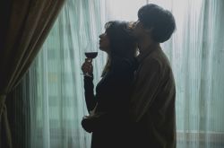 毕书尽新MV大谈婚外情 演唱会进度曝光