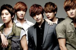 超新星队长郑允鹤染新冠肺炎 成韩演艺圈首例