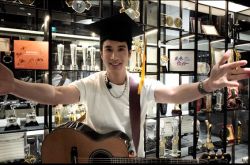 王力宏超狂奖杯墙曝光