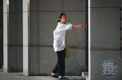 杨佑宁未婚妻怀孕 姐姐结婚1年也爆喜讯