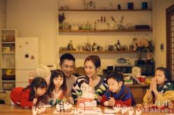 陈浩民妻子5年剖腹生4娃 为省钱搬离豪宅