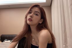 rita小雨桑在哪个直播平台 进厂维修整容下巴尖到能戳穿