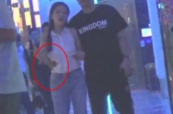 王岳伦KTV壁咚辣妹刚道歉 又爆亲昵搂腰照