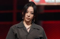 张靓颖忘词哭了 绯闻男友力挺爆同居